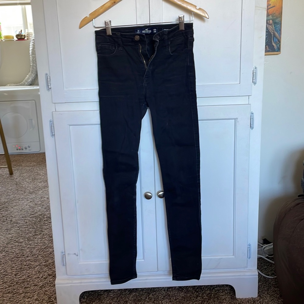 Fav black Hollister high rise super skinny jeans 😍 size 1R/ W25/L30